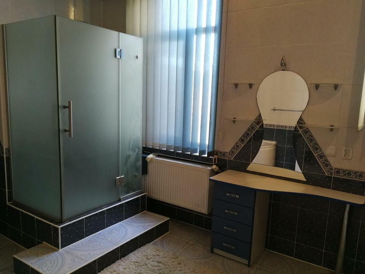 Затишна Квартира В Центрі Міста Ternopil Esterno foto